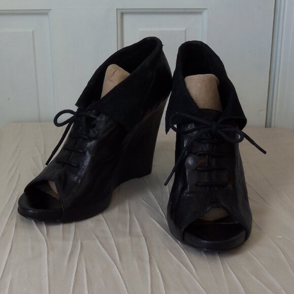 Sam Edelman Wakefield Black Leather Peep Toe Wedge Booties sz 9.5 - Picture 2 of 16